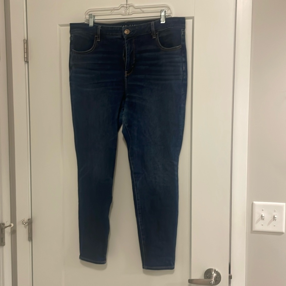American Eagle Dream Jean skinny jeans in dark blue wash.